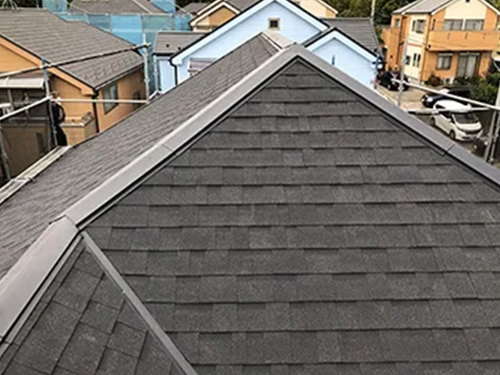 屋根全体が美しい印象になりました。<br />
雨風からお家を守る丈夫な屋根です。